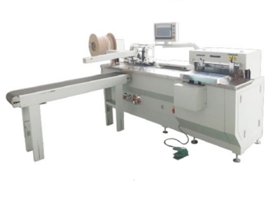 Inline automatický vázací stroj s vyrážením děr