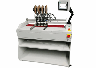 Stroj na aplikaci oboustranné lepící pásky TMP 1060