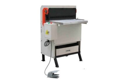 Manuální děrovací stroj na kroužkovou vazbu