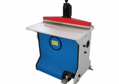 Zavírací stroj na dvojitou kalendářovou vazbu