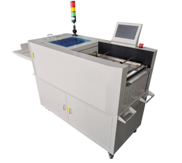 Řezací a bigovací systém pro inline zpracování 8336CSC Conveyor Slit Cutter