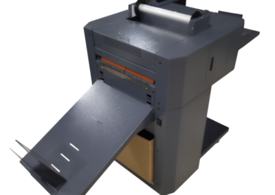 Automatický laminátor s podélným řezáním P33